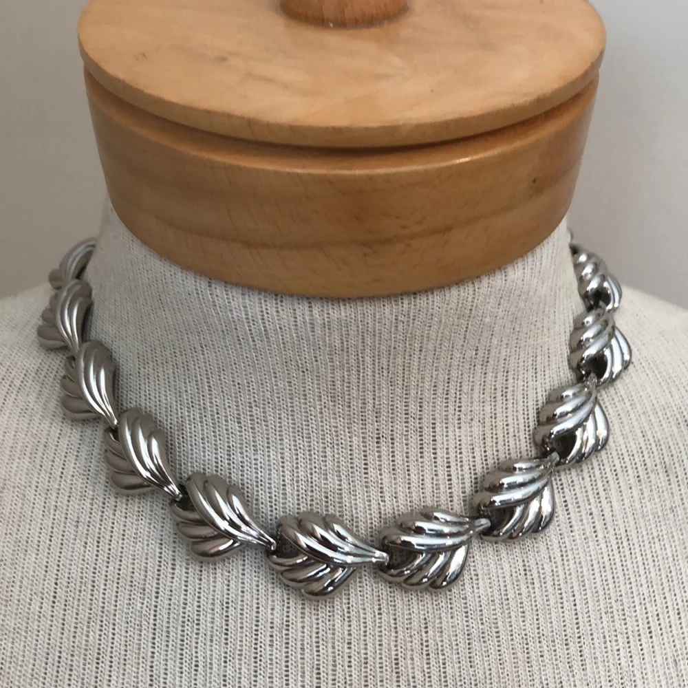 Vintage Silvertone Statement Necklace Leave or Shell Shapes - Picture 12 of 14